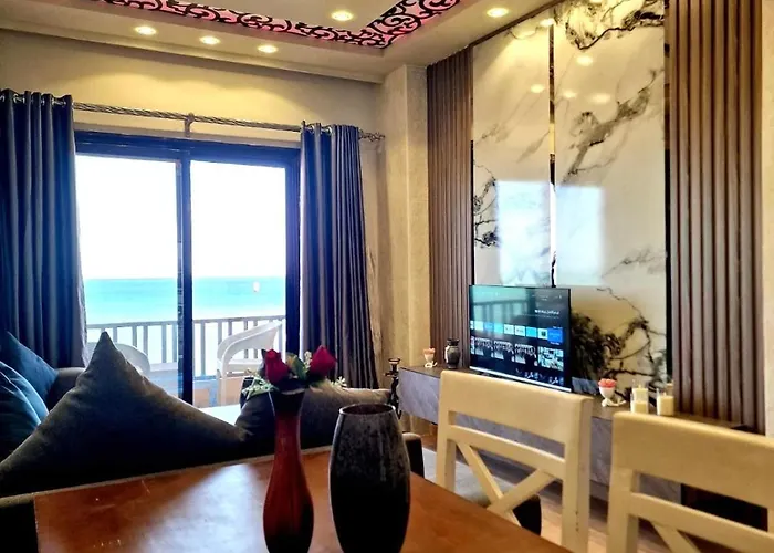 Stunning Seafront With Unobstructed Views